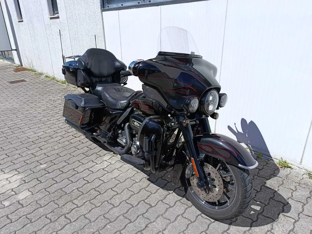 Harley-Davidson 1800 Electra Glide Ultra Classic (2009 - 11) - FLHTCUSE (2)