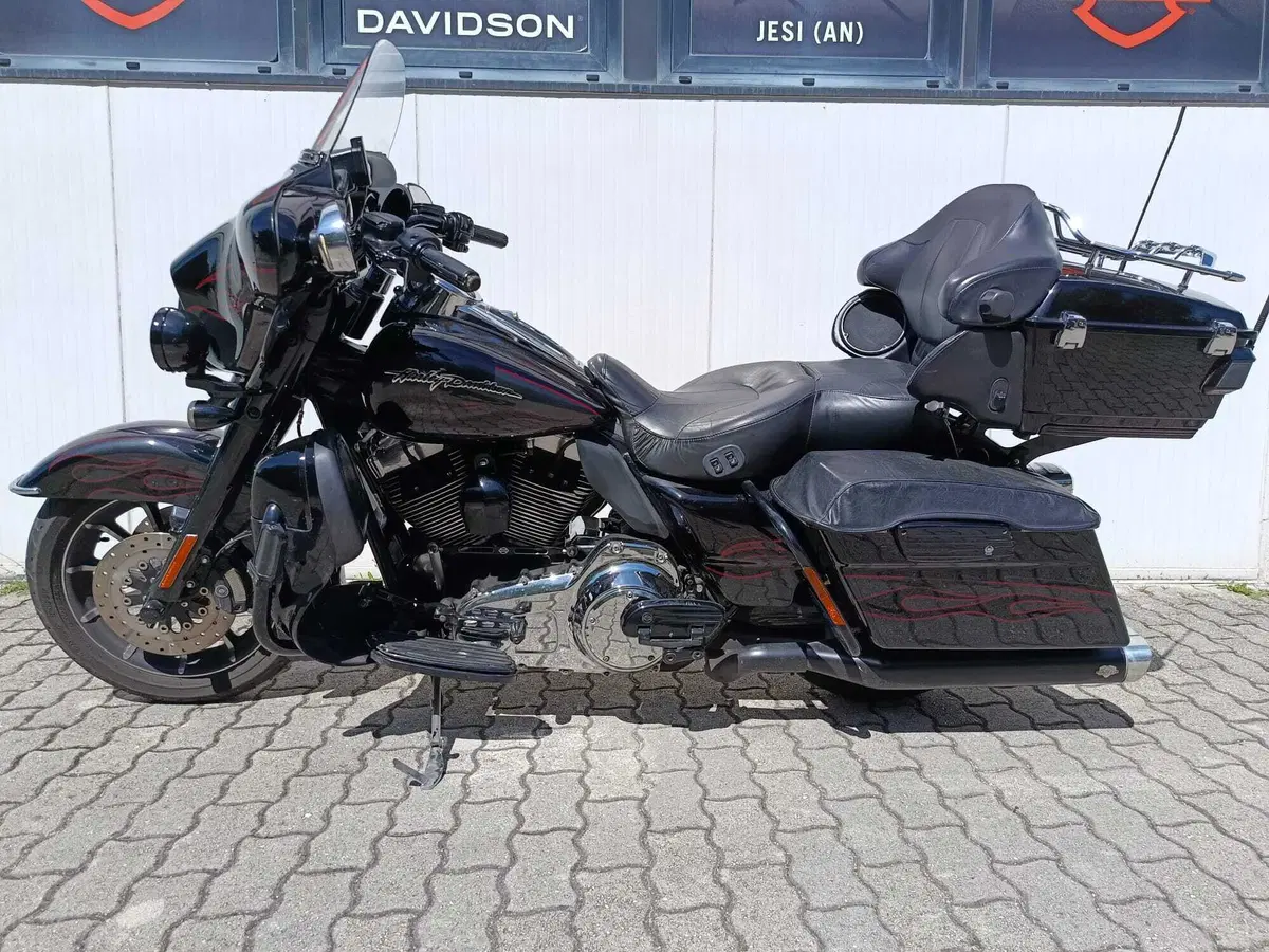 Harley-Davidson 1800 Electra Glide Ultra Classic (2009 - 11) - FLHTCUSE (8)