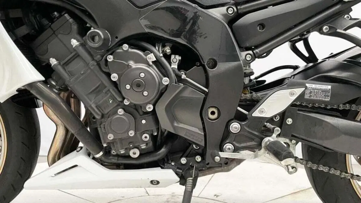 Yamaha FZ8 (2010 - 12) (4)