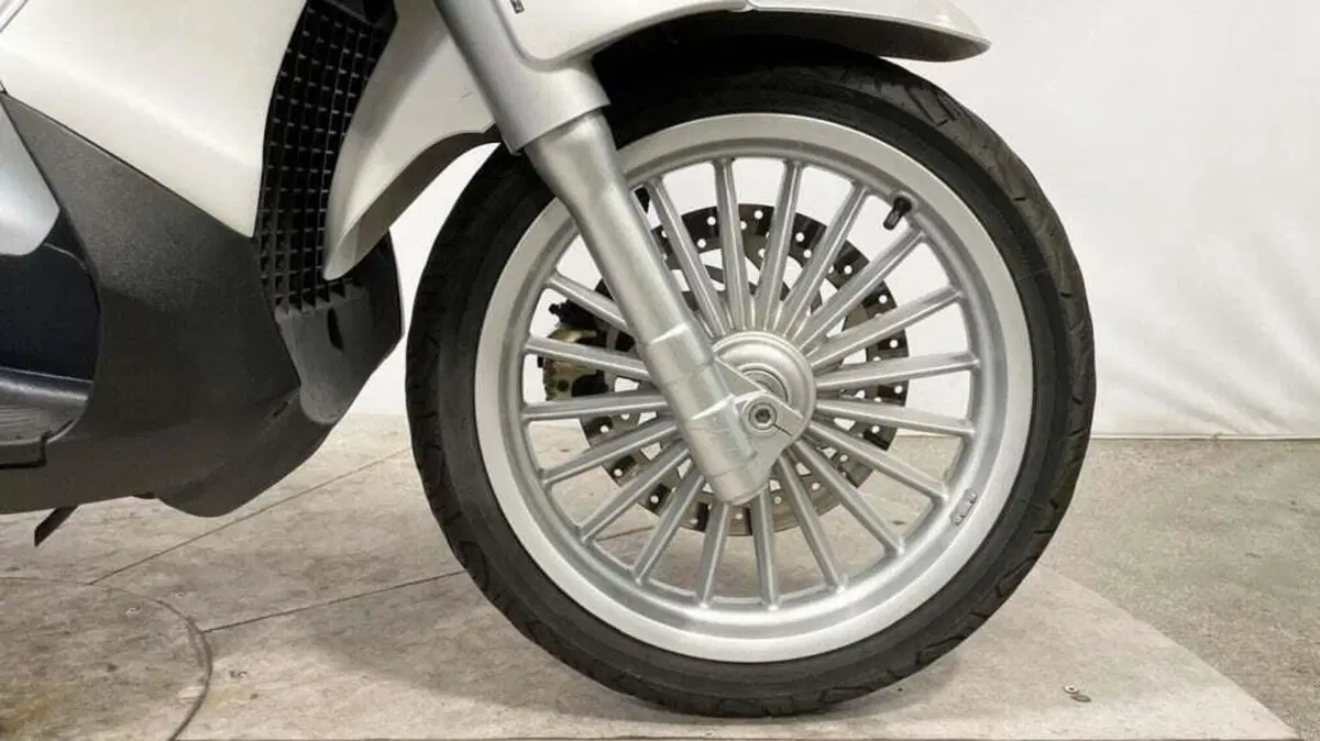 Piaggio Beverly 300 i.e. ABS-ASR (2016 - 20) (8)