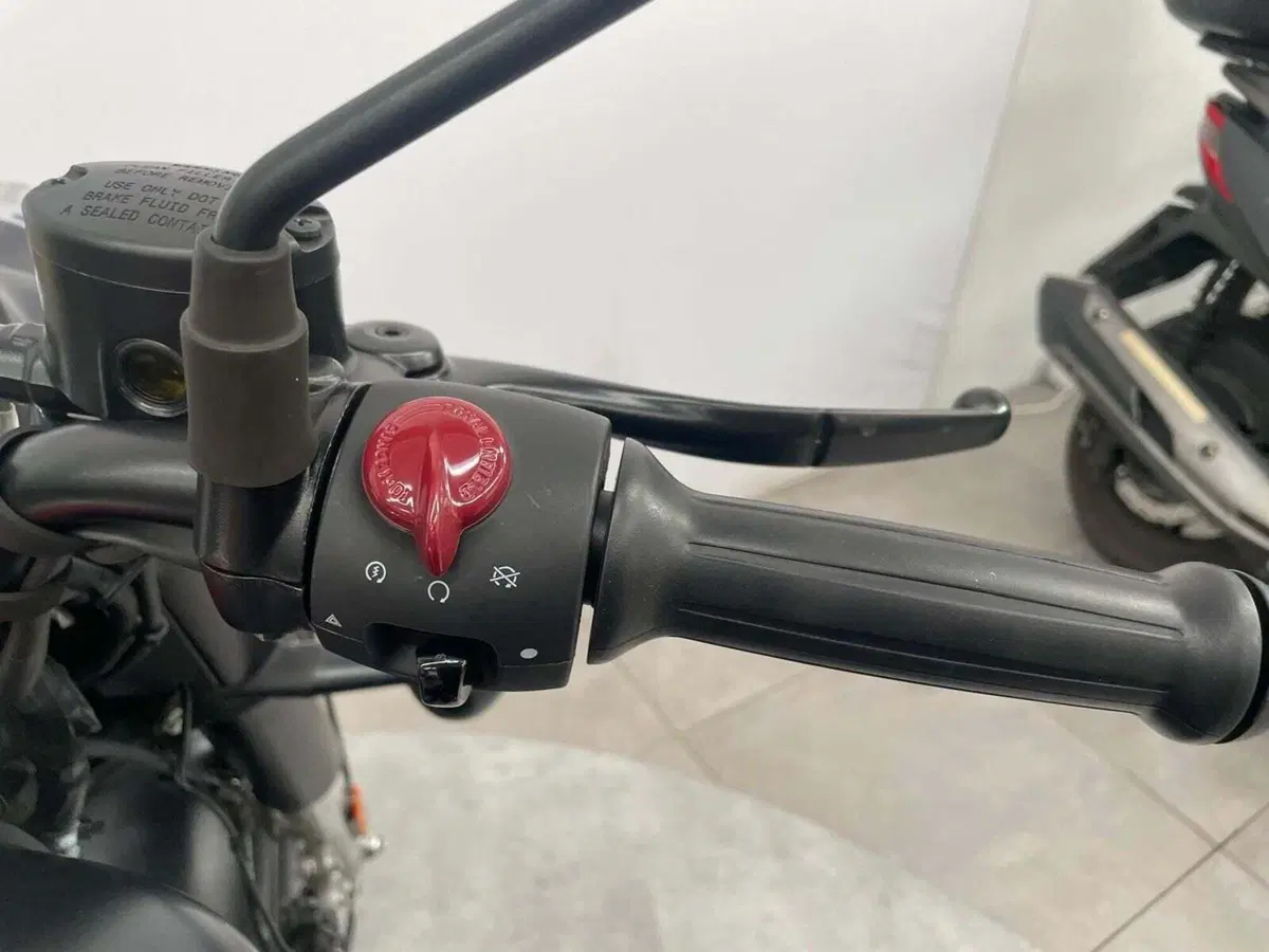 Royal Enfield Classic 350 (2021 - 26) (15)