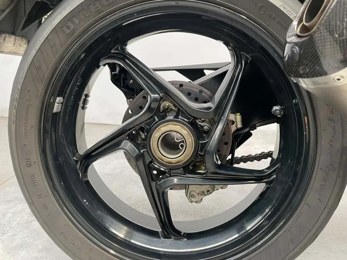 MV Agusta Brutale 800 EAS ABS (2016 - 19) (13)