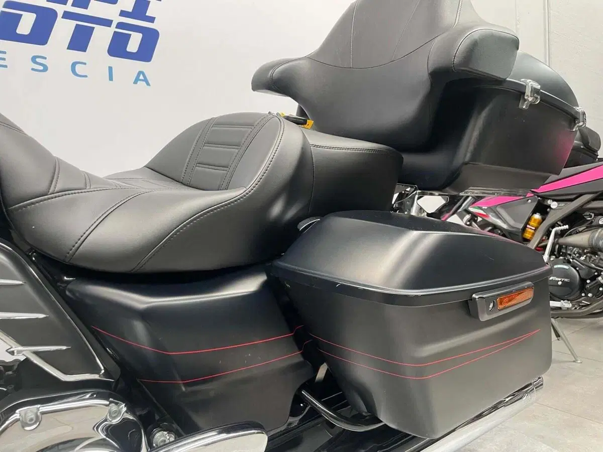 Harley-Davidson 1690 Street Glide Special (2014 - 16) - FLHX (6)
