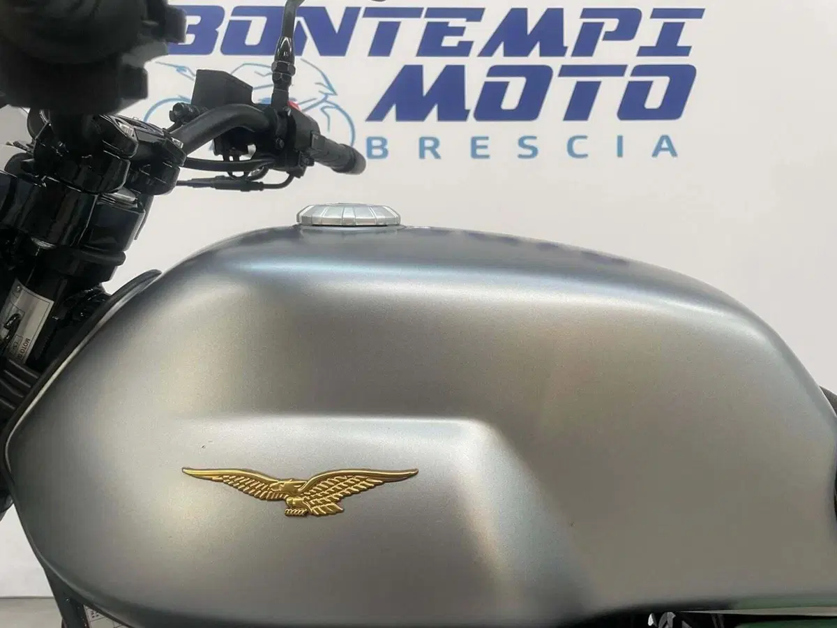 Moto Guzzi V7 Stone Centenario (2021 - 22) (4)
