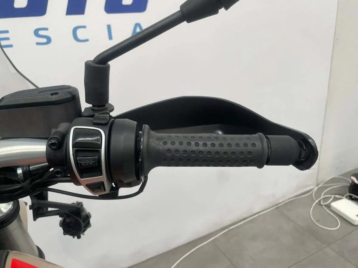 Moto Guzzi V85 TT Travel (2020) (9)
