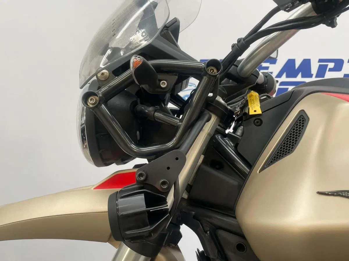 Moto Guzzi V85 TT Travel (2020) (13)