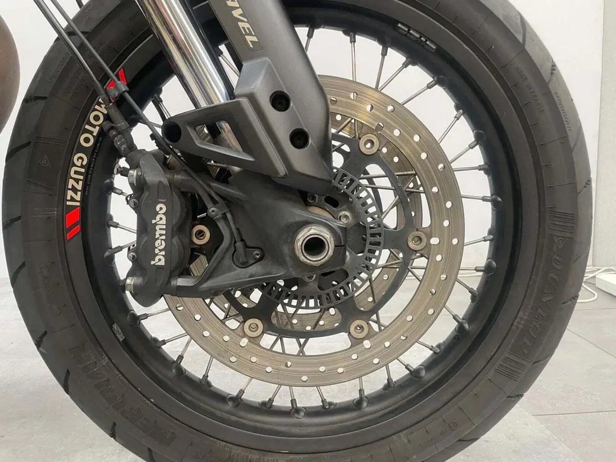 Moto Guzzi V85 TT Travel (2020) (14)