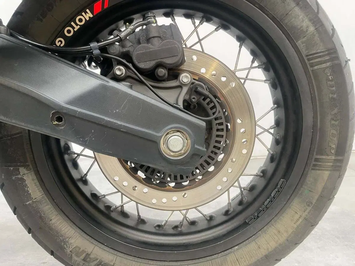 Moto Guzzi V85 TT Travel (2020) (17)