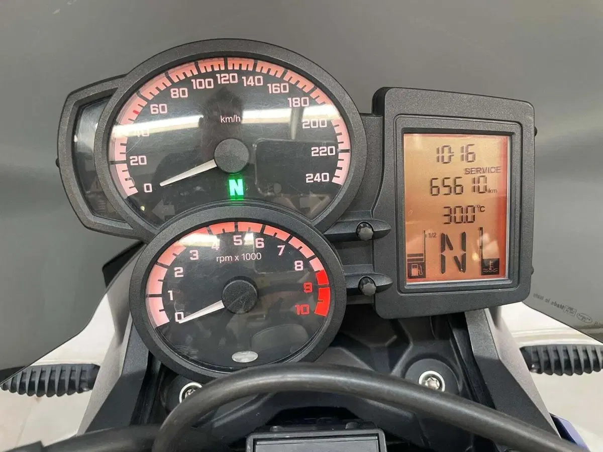 Bmw F 800 R (2015 - 16) (6)