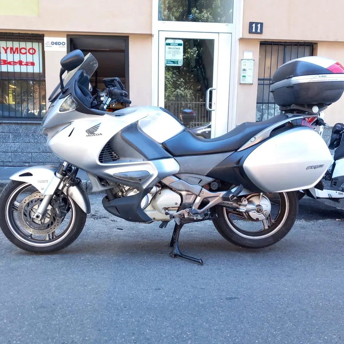 Honda Deauville 700 ABS (2)