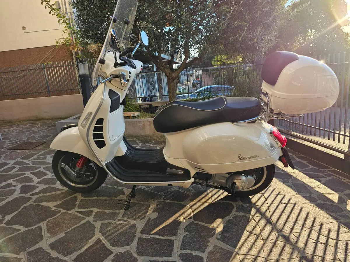Vespa GTS 300 Super Sport (2017 - 19) (3)