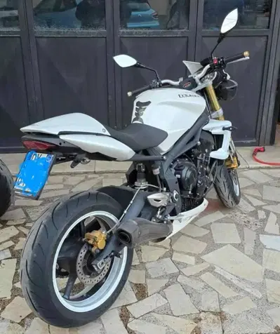 Triumph Street Triple (2007 - 12) usata