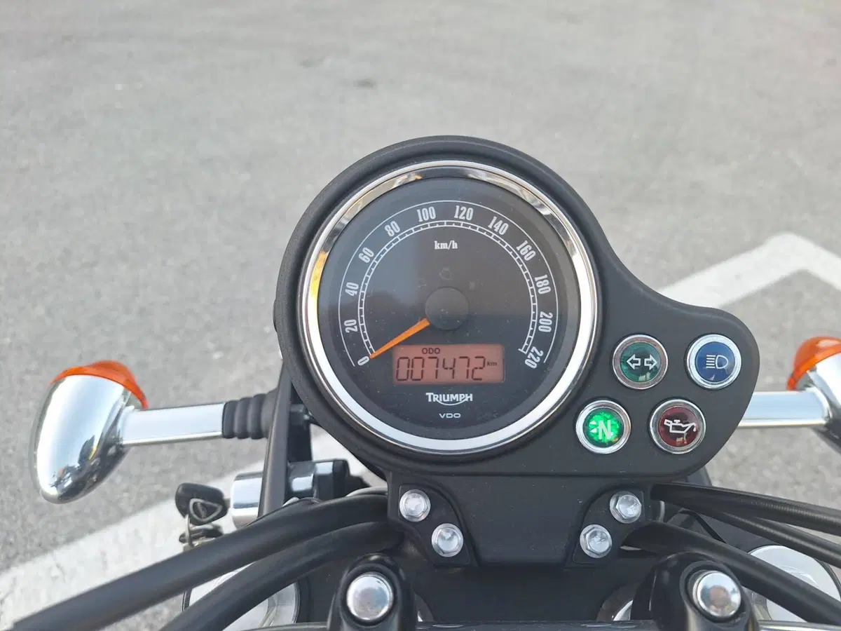 Triumph Bonneville SE (2009 - 13) (7)