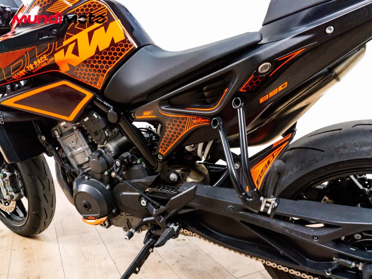 KTM 890 Duke L (2021) (10)