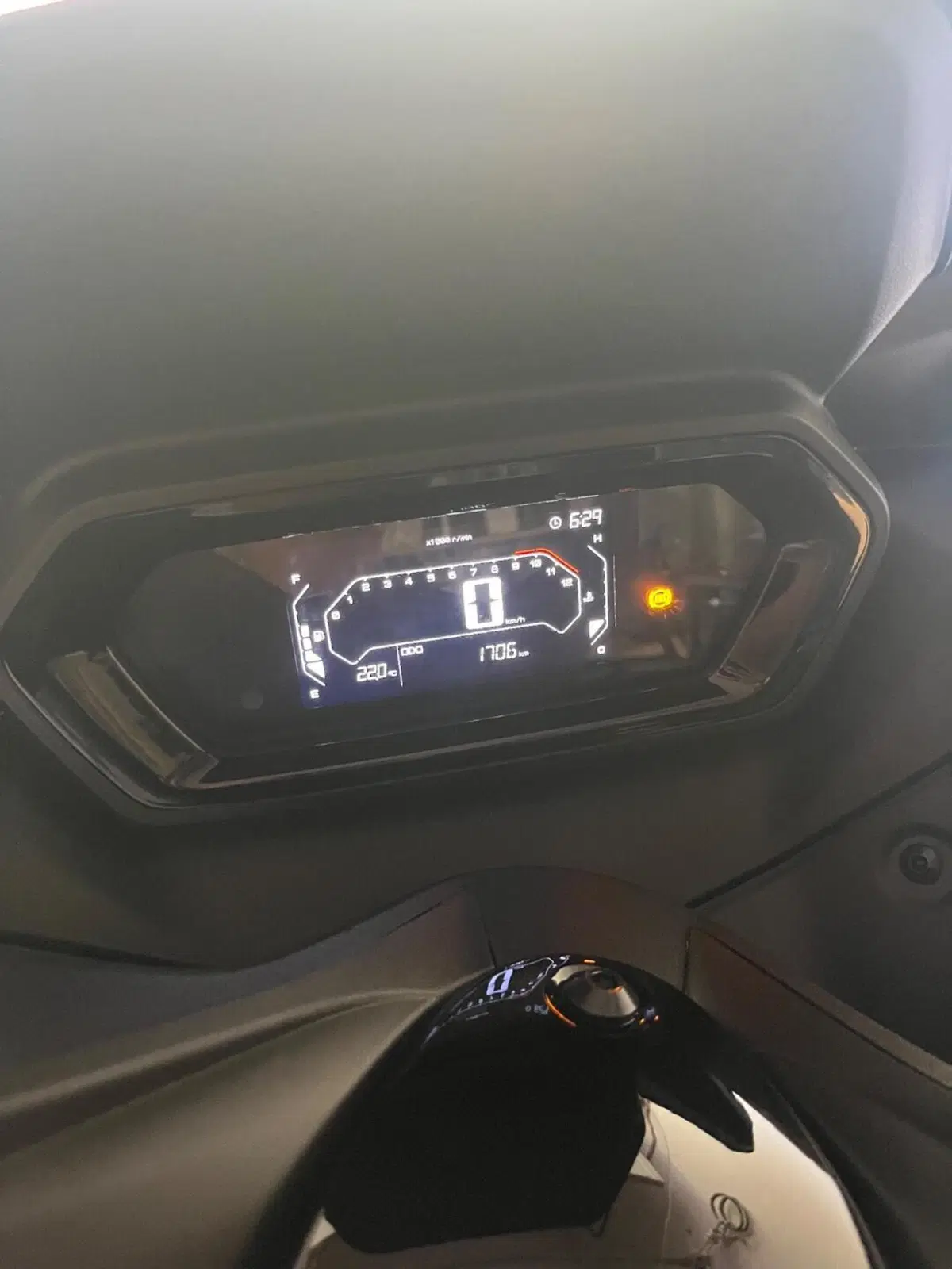 Yamaha X-Max 300 (2025 - 26) (5)