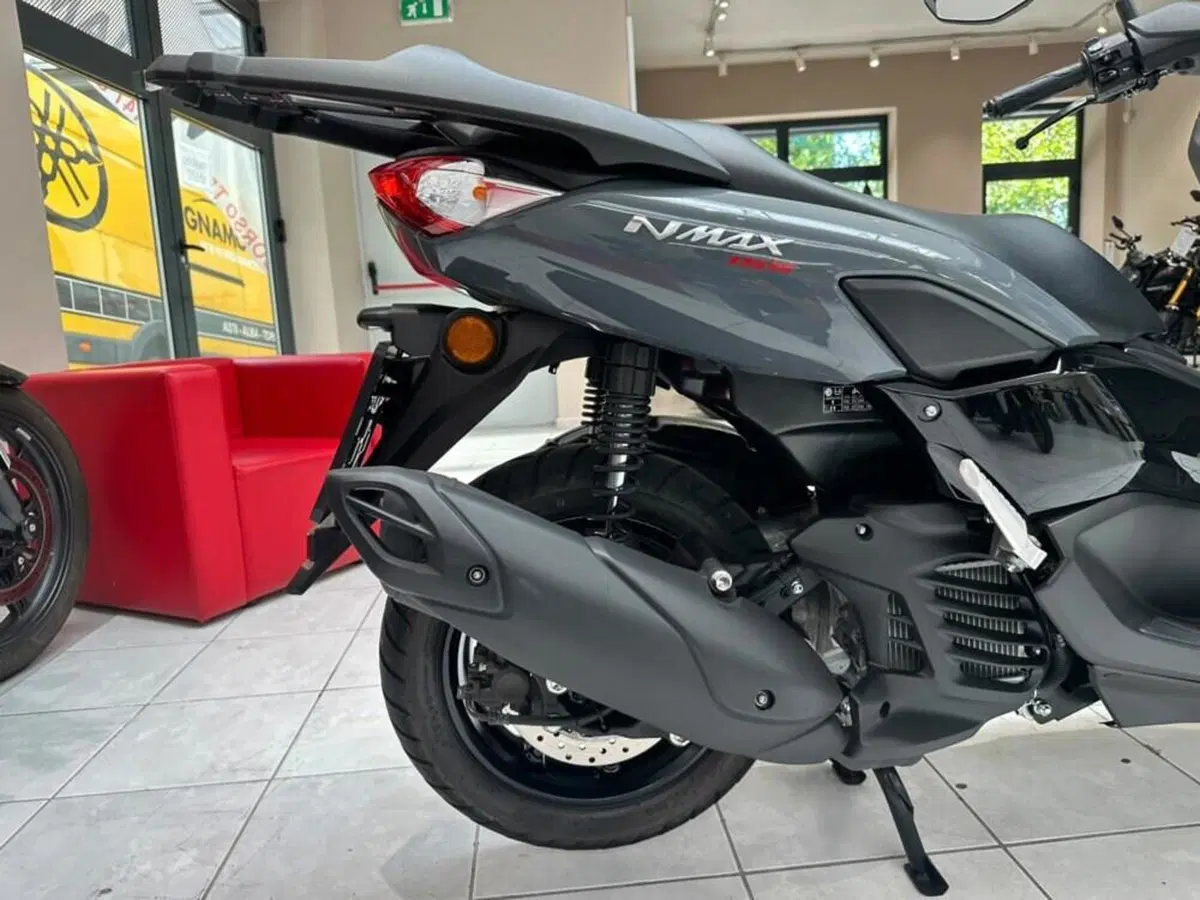 Yamaha N-Max 155 (2022 - 25) (4)