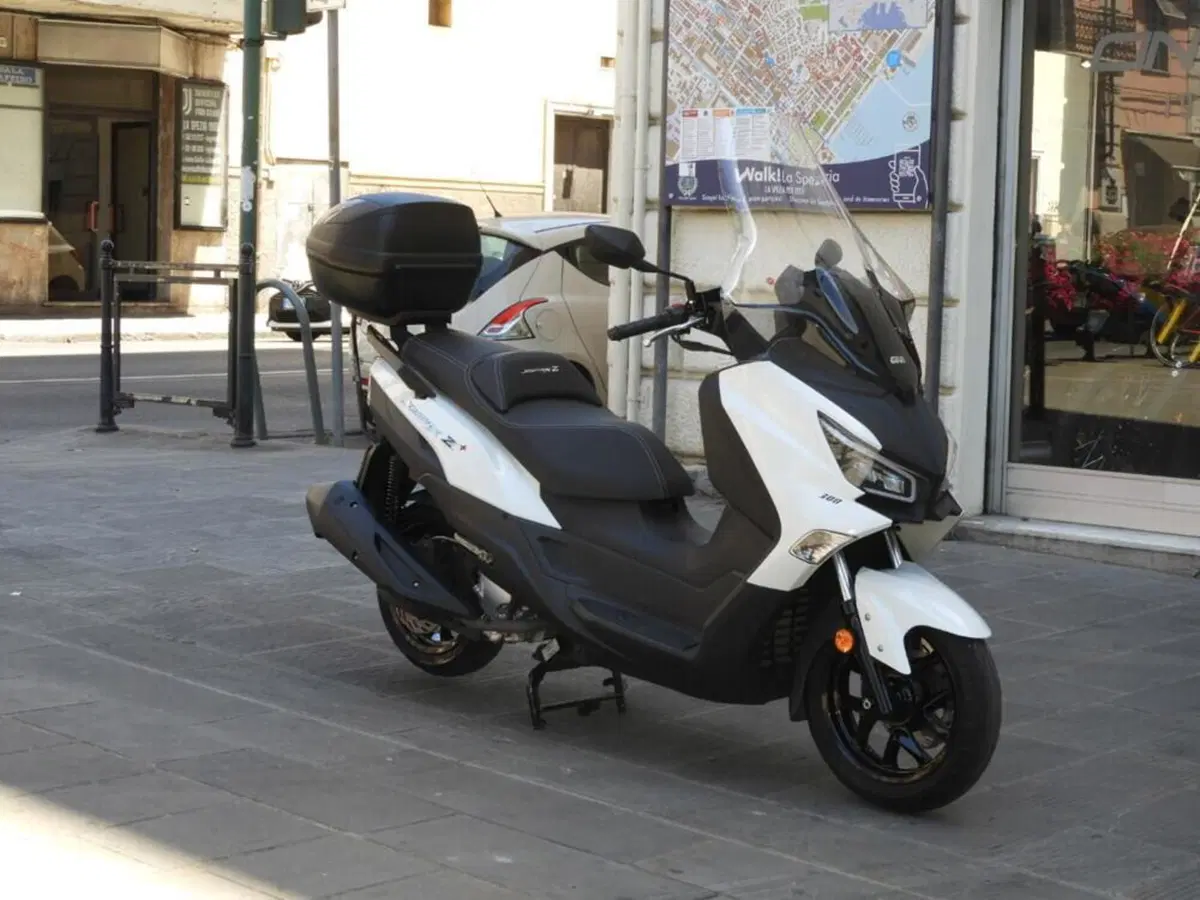 Sym Joymax 300 Z+ (2021 - 24) (2)