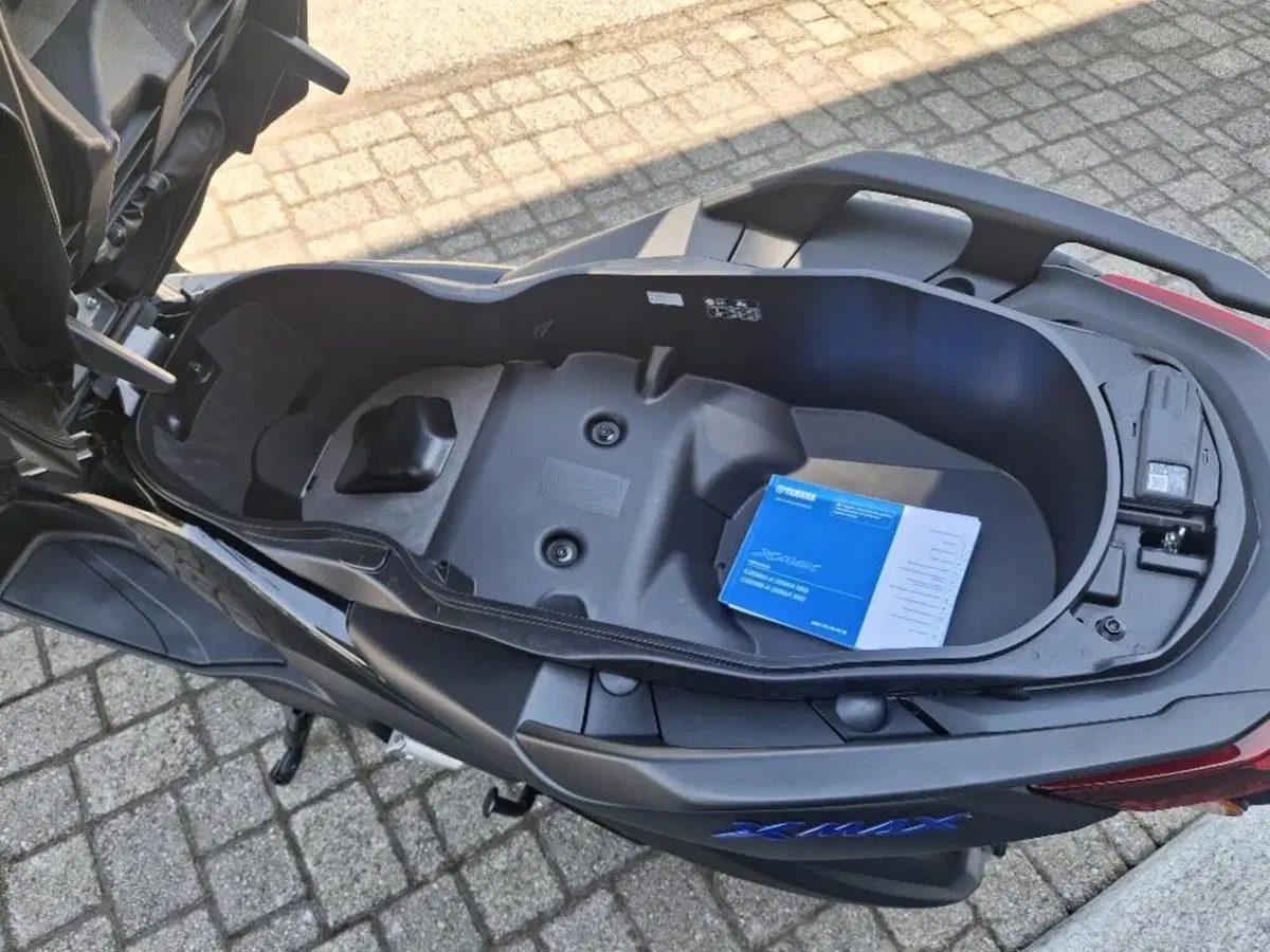 Yamaha X-Max 300 (2021 - 24) (2)