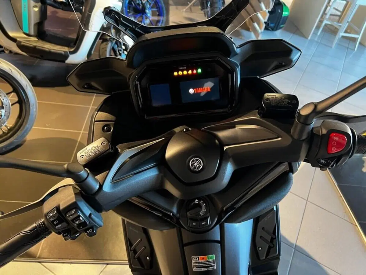 Yamaha X-Max 125 (2025 - 26) (4)