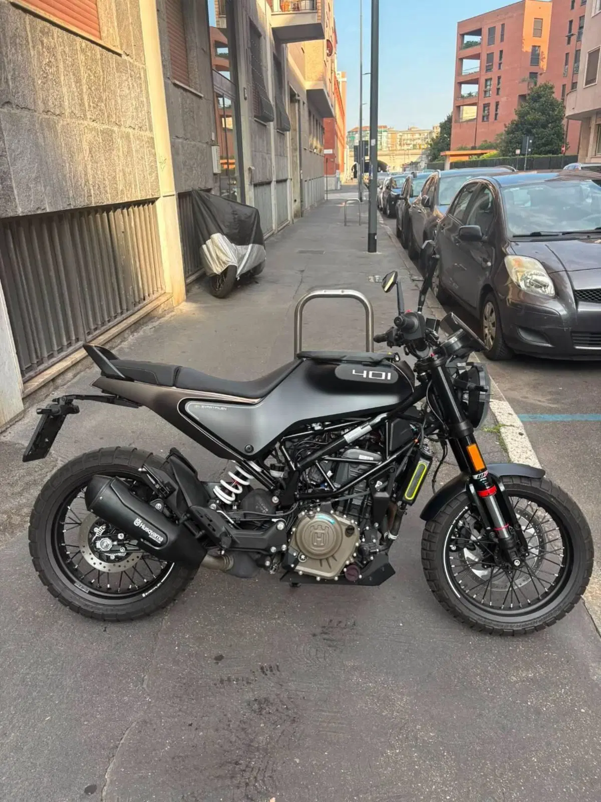 Husqvarna Svartpilen 401 (2021 - 23) (2)