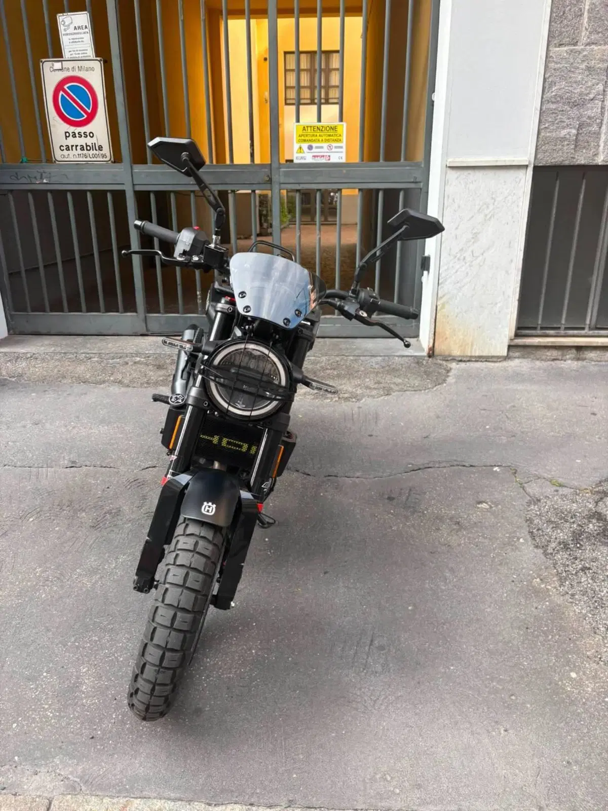 Husqvarna Svartpilen 401 (2021 - 23) (4)