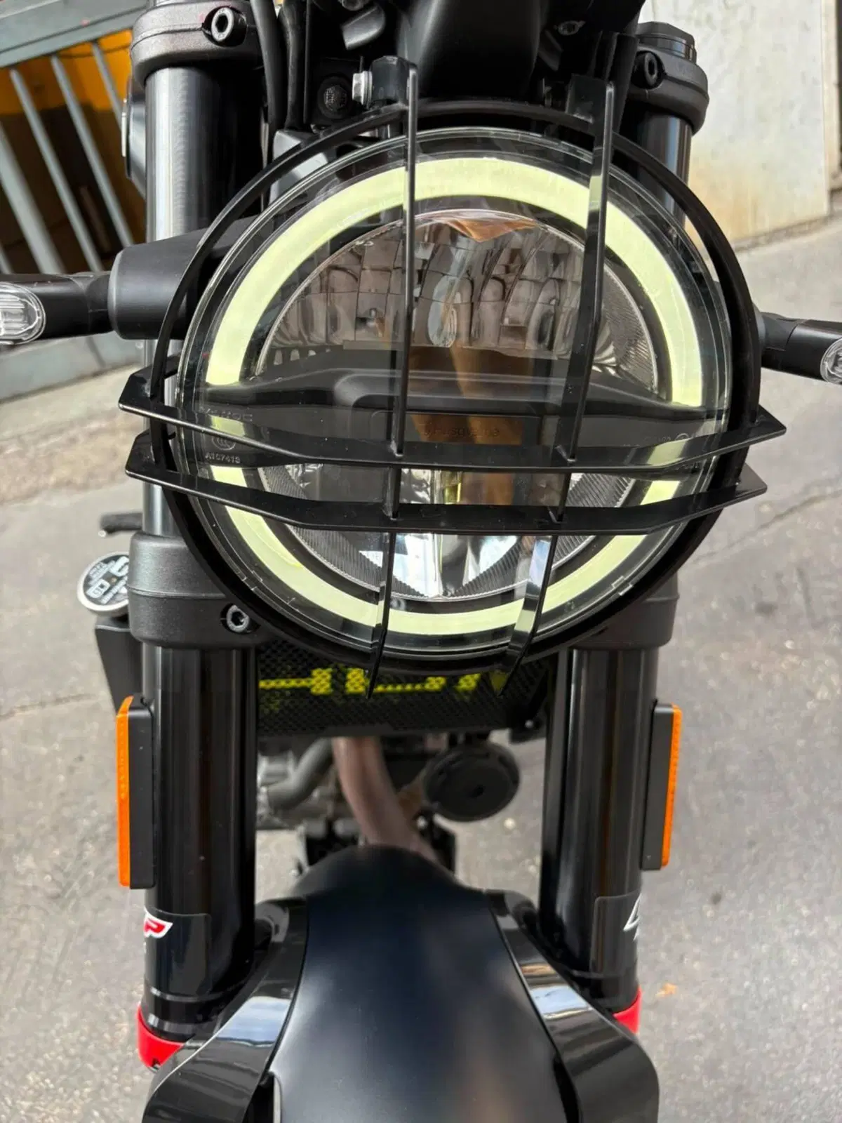 Husqvarna Svartpilen 401 (2021 - 23) (12)