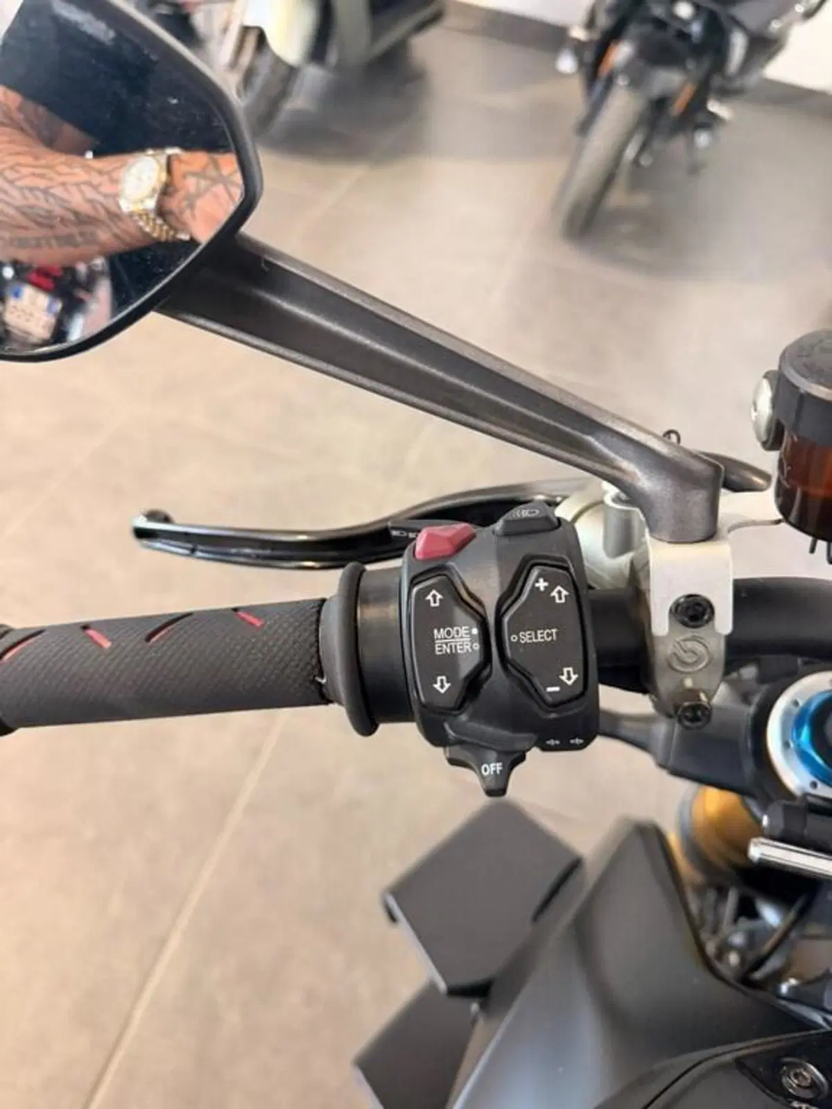 Ducati Streetfighter V4 1100 S (2020) (9)