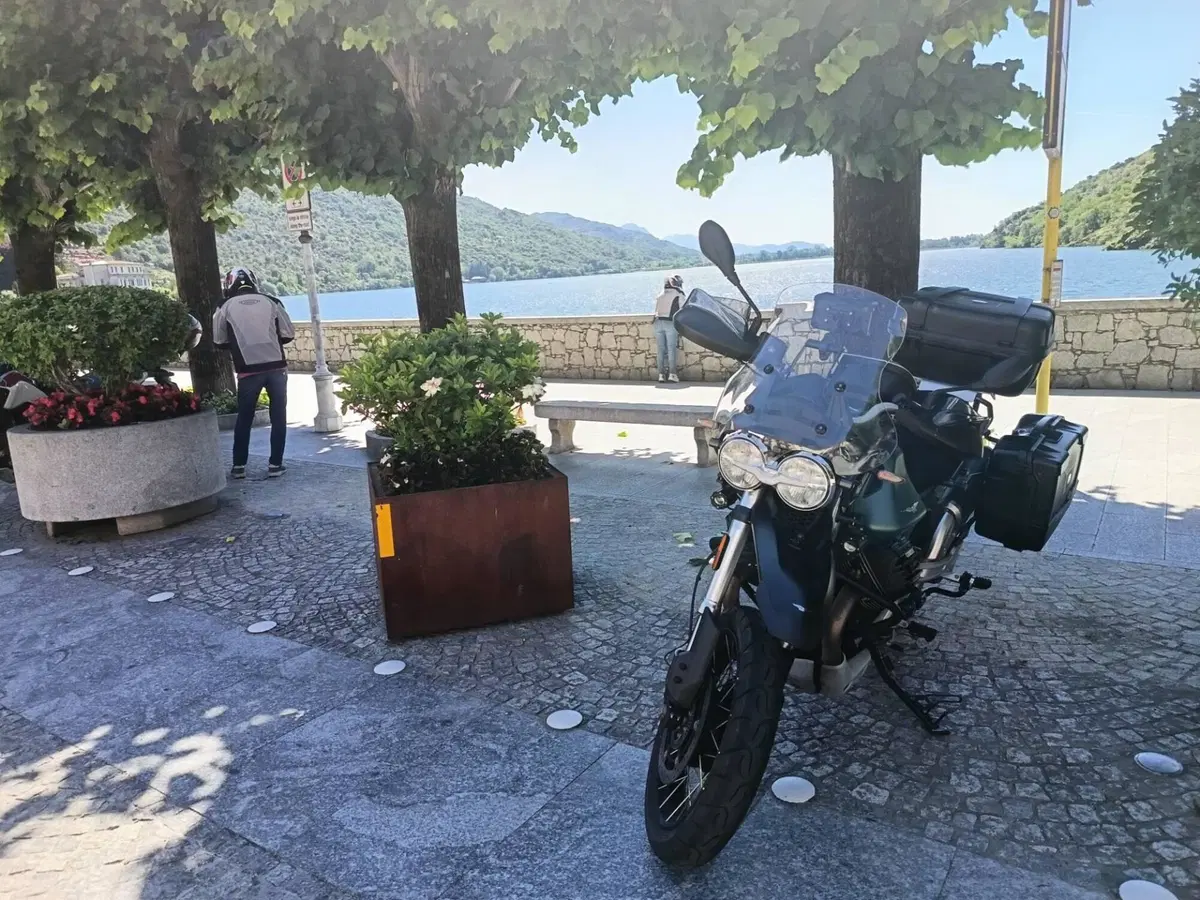 Moto Guzzi V85 TT (2021 - 23) (2)