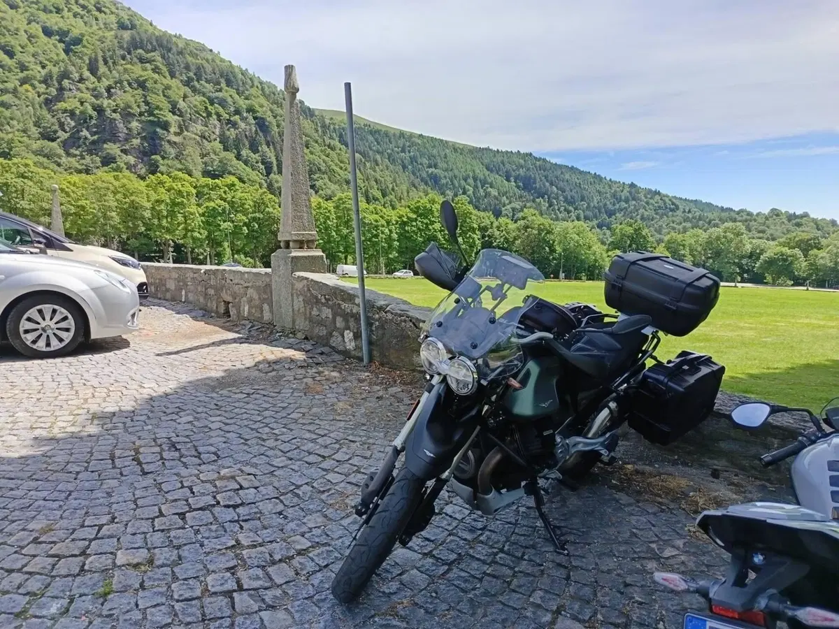 Moto Guzzi V85 TT (2021 - 23) (3)
