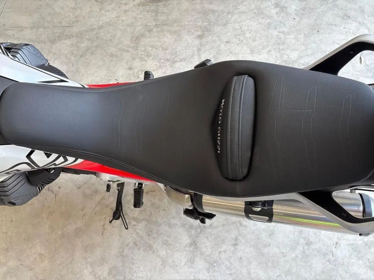 Moto Guzzi V85 TT (2024 - 26) (9)