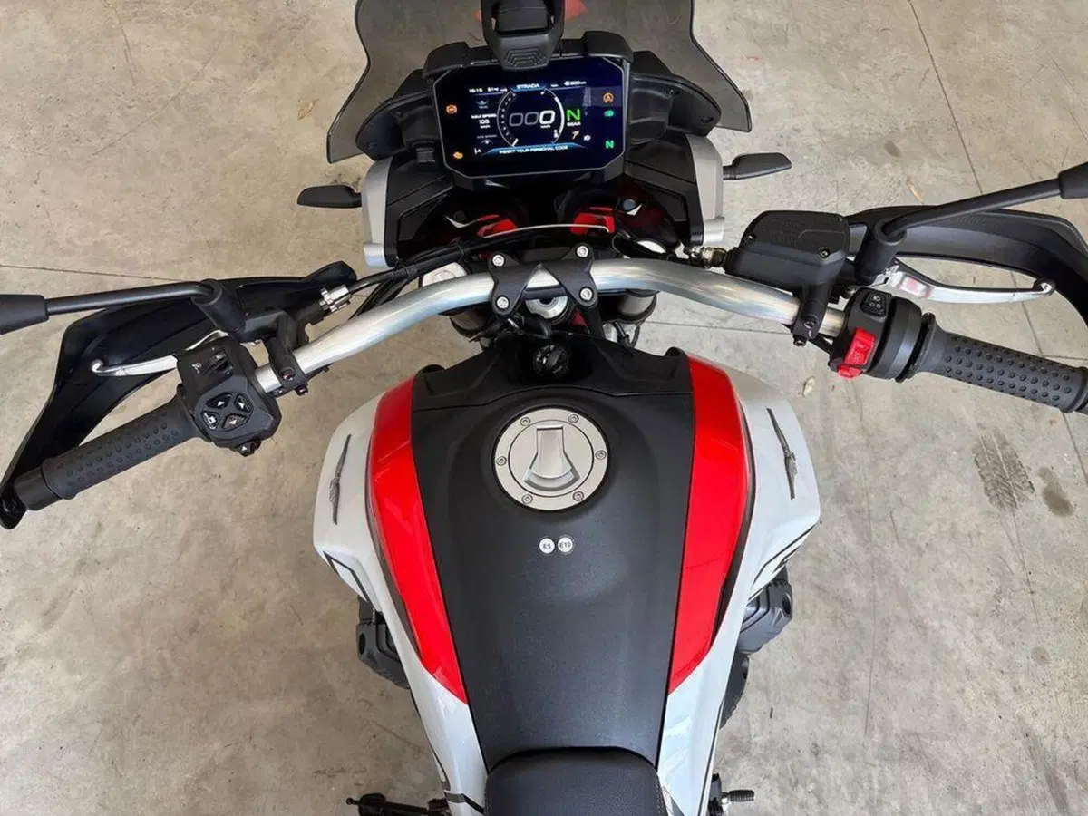 Moto Guzzi V85 TT (2024 - 26) (7)