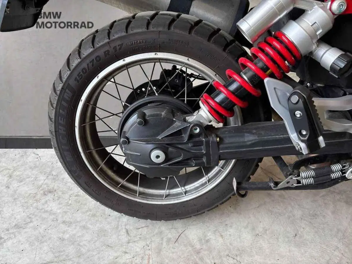 Moto Guzzi V85 TT (2024 - 26) (6)