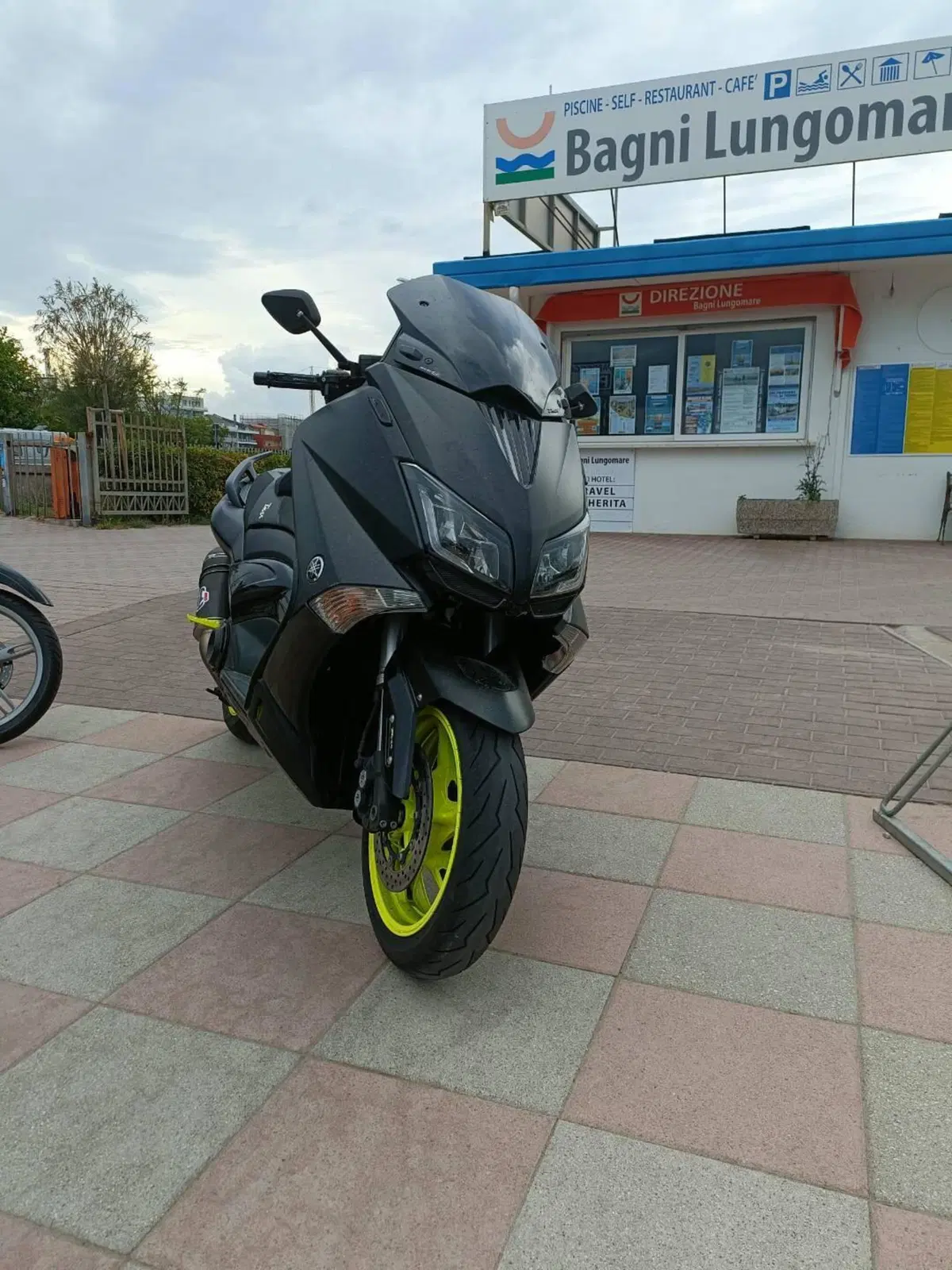 Yamaha T-Max 530 ABS (2015 - 17) (4)
