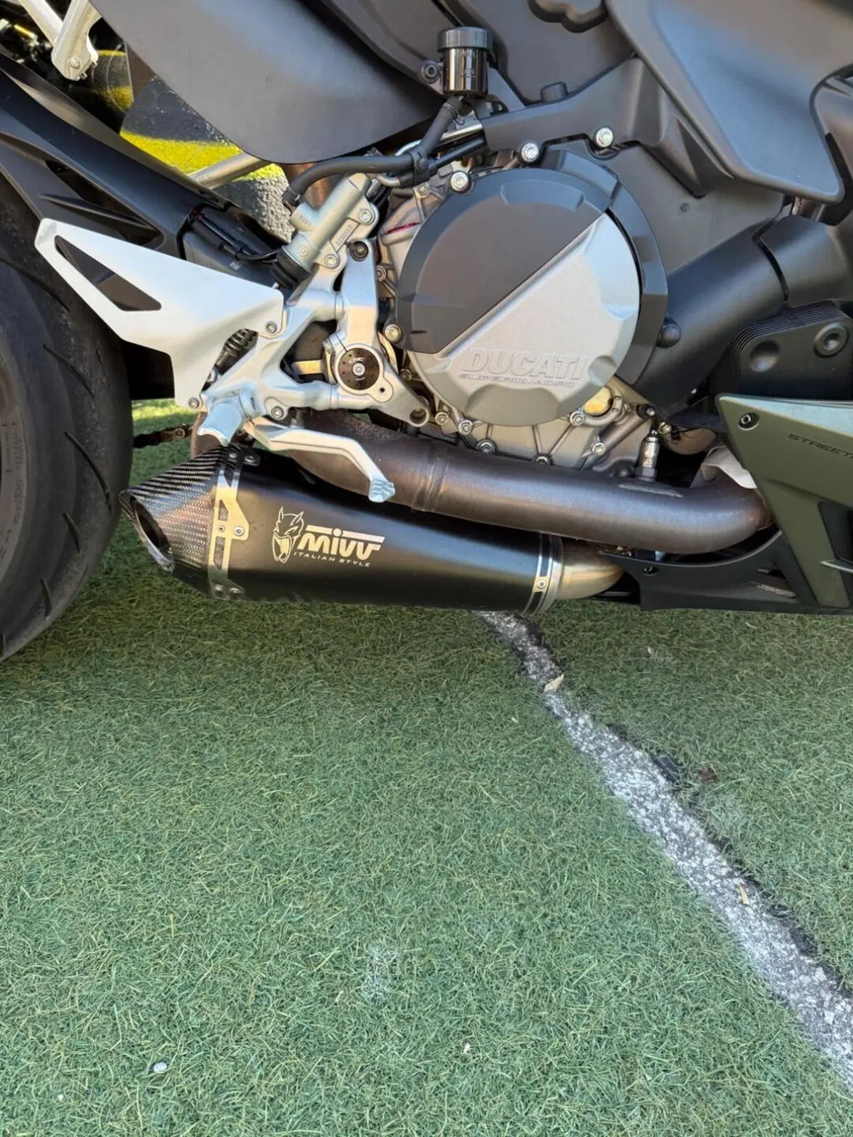 Ducati Streetfighter V2 955 Green (2022 - 23) (9)