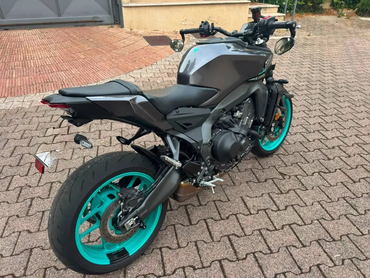 Yamaha MT-09 Y-AMT (2024 - 26) (2)