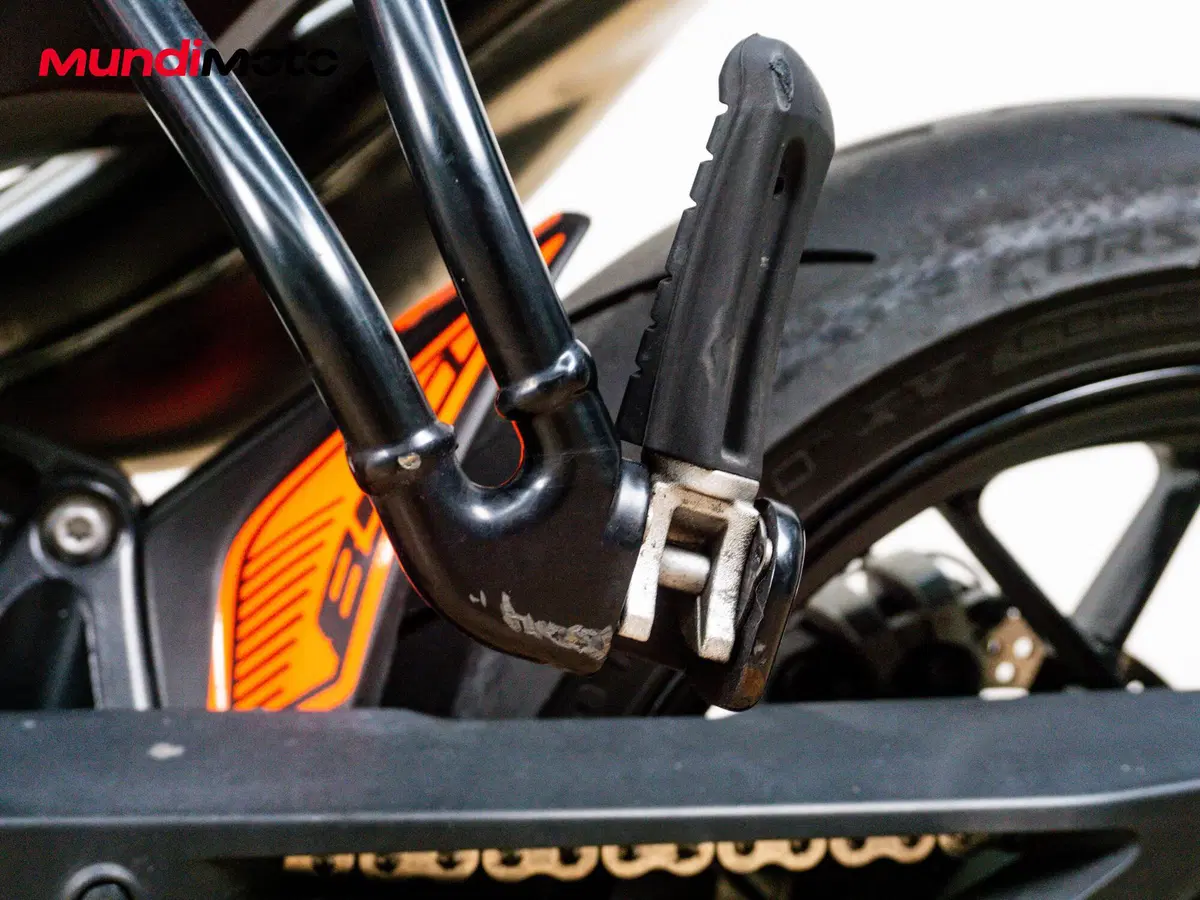 KTM 890 Duke L (2021) (15)