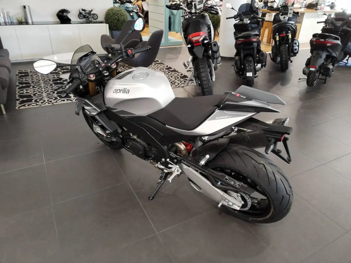 Aprilia RSV4 1100 (2025 - 26) (2)