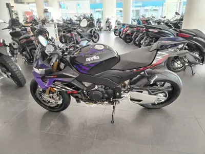 Aprilia Tuono V4 Factory (2025 - 26) usata