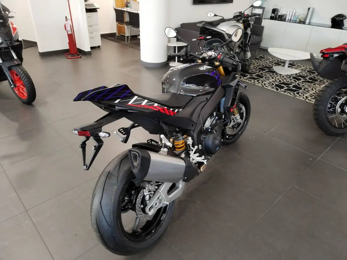 Aprilia Tuono V4 Factory (2025 - 26) (3)