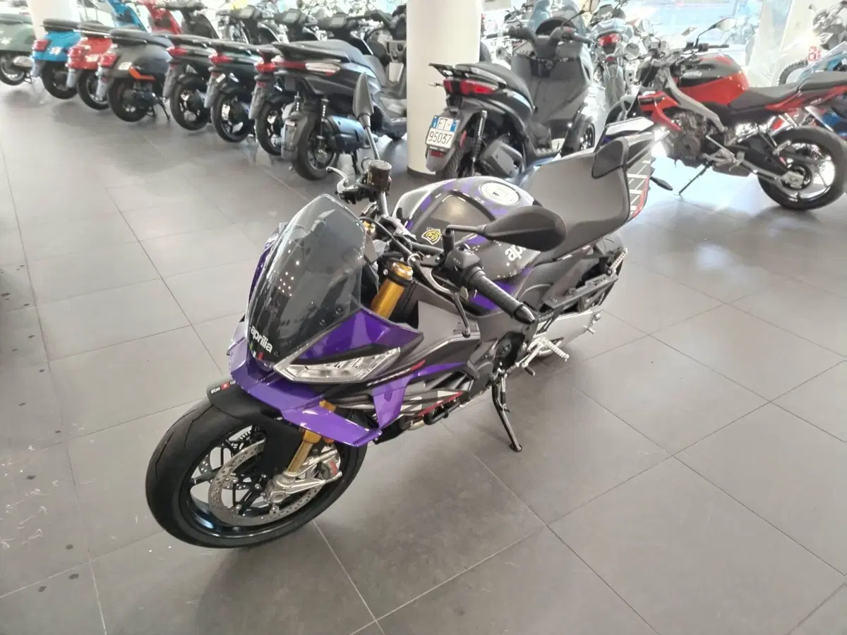 Aprilia Tuono V4 Factory (2025 - 26) (6)