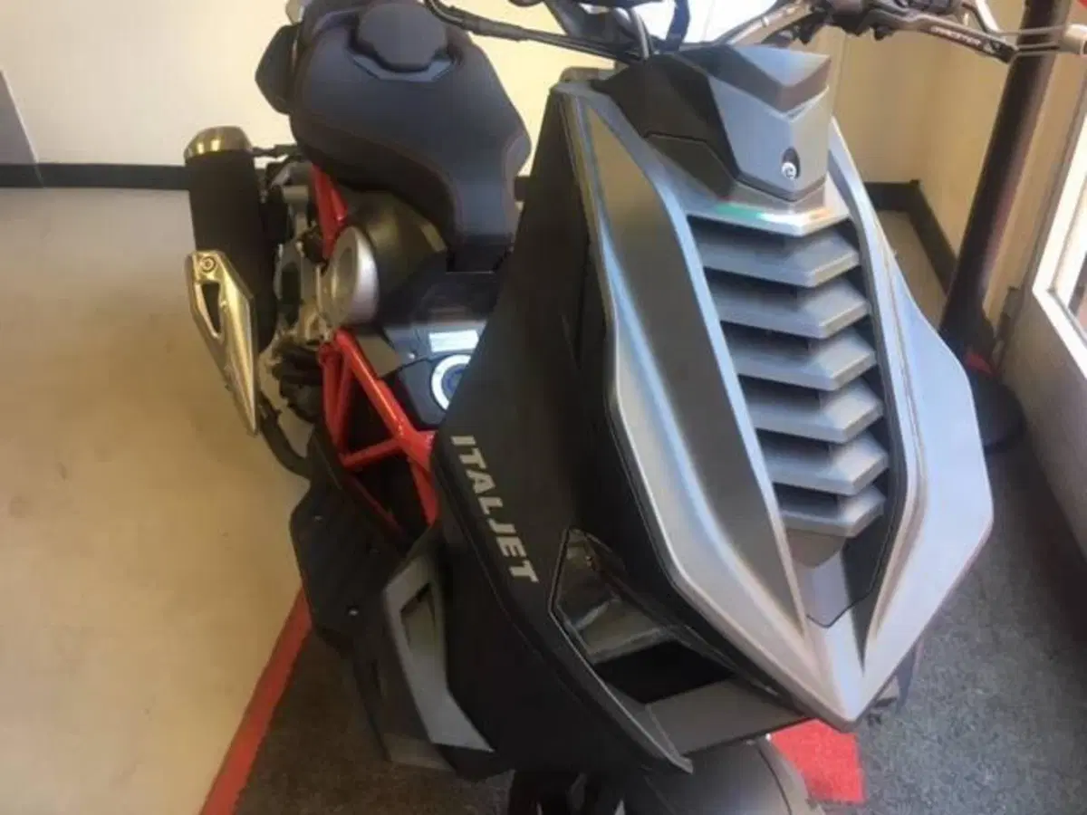 Italjet Moto Dragster 300 (2025 - 26) (6)