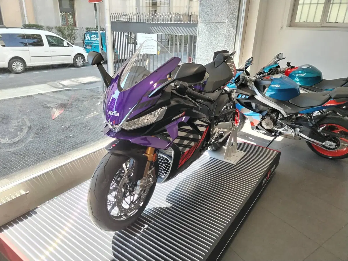 Aprilia RSV4 1100 Factory (2025 - 26)