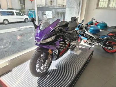 Aprilia RSV4 1100 Factory (2025 - 26) usata