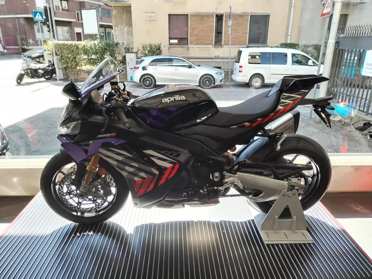 Aprilia RSV4 1100 Factory (2025 - 26) (2)