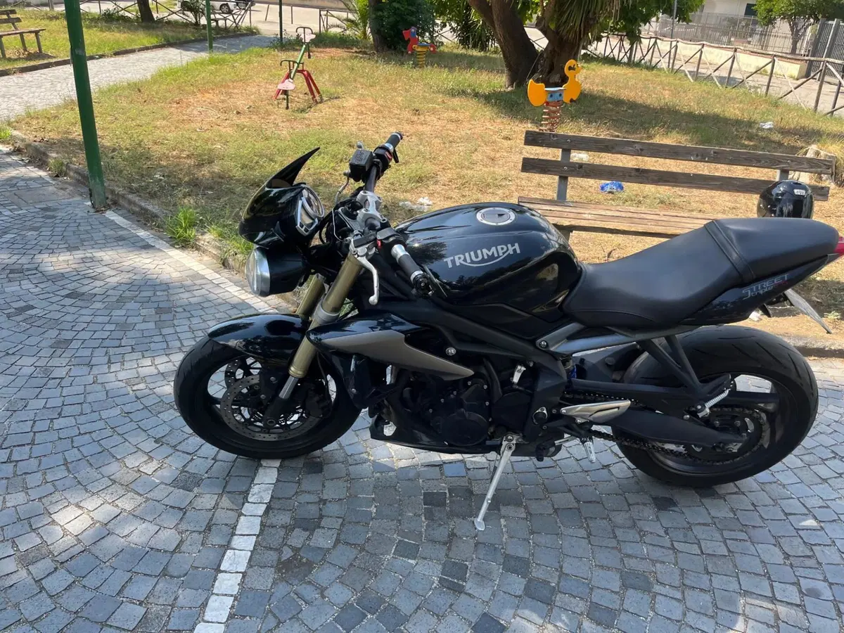 Triumph Street Triple (2013) (4)