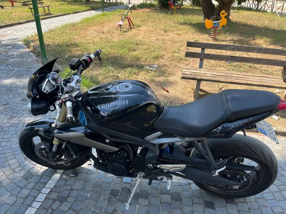 Triumph Street Triple (2013) (6)