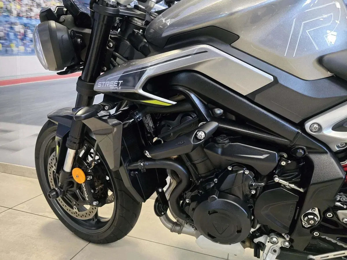 Triumph Street Triple 765 R (2023 - 26) (10)