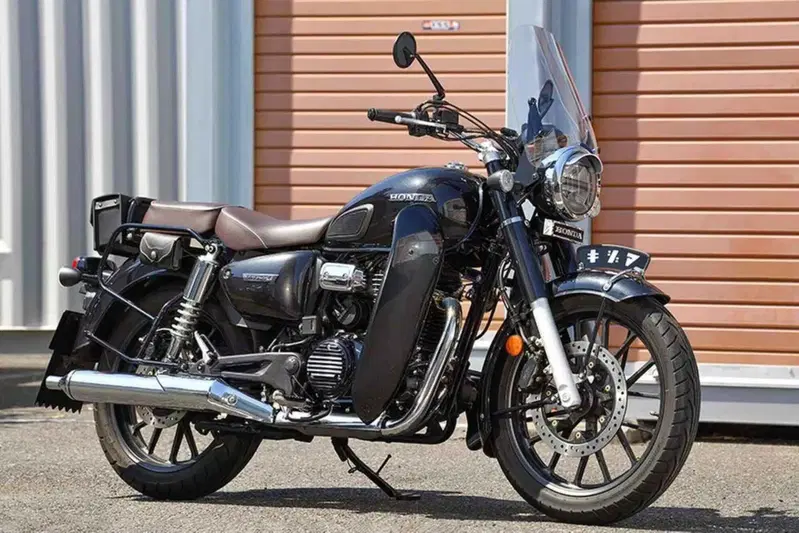 La Honda GB350C con il kit di accessori dedicati di Kijima