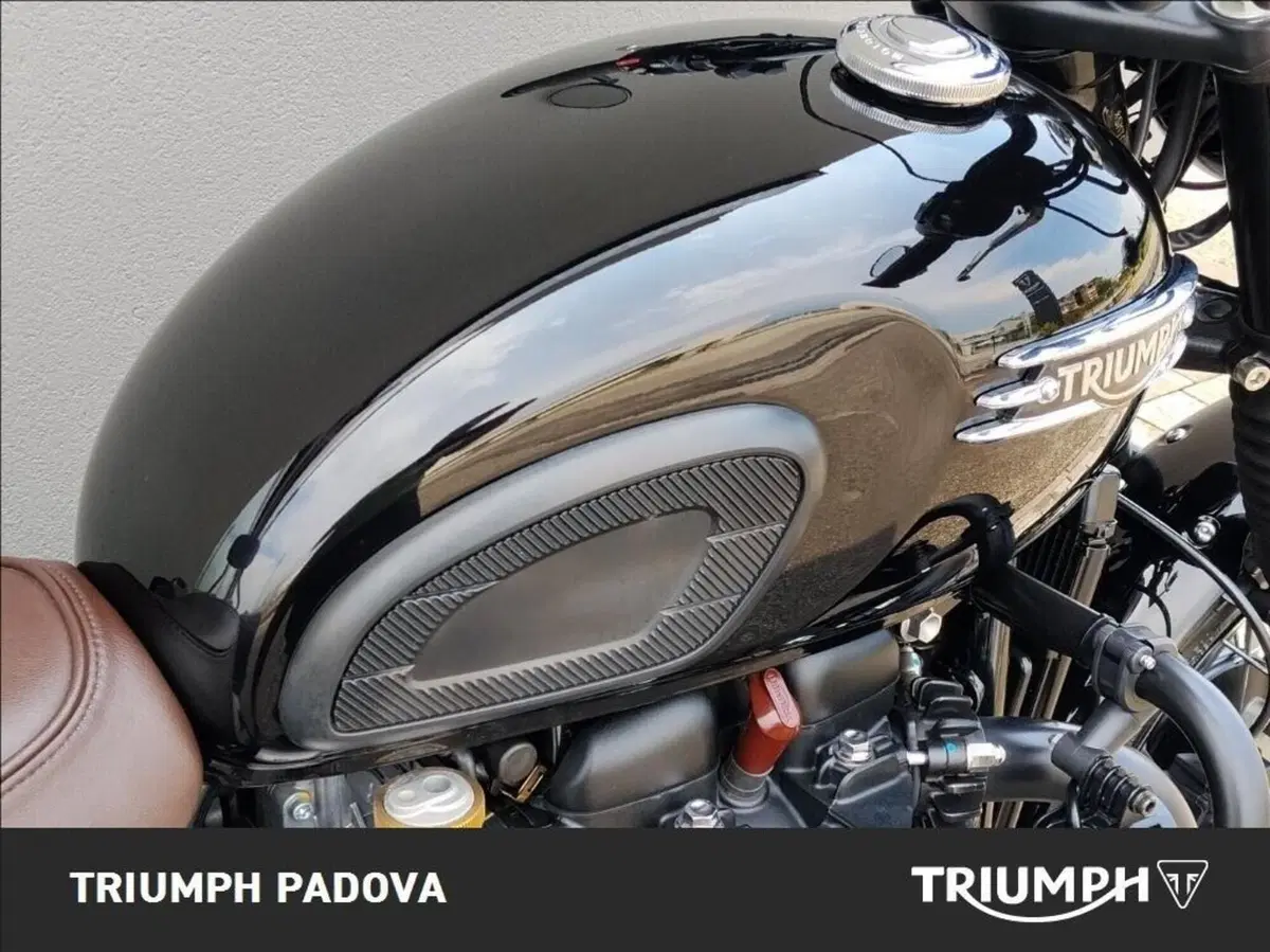 Triumph Bonneville T120 Black (2026) (4)