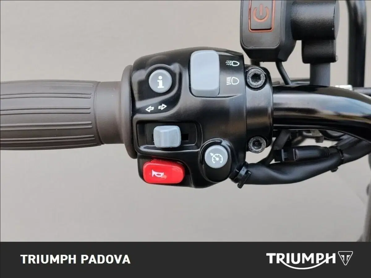 Triumph Bonneville T120 Black (2026) (12)